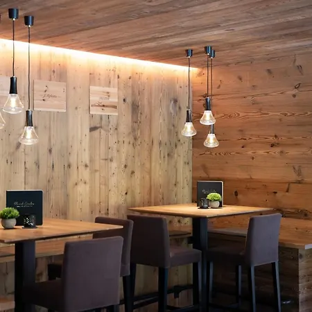 普兰德格拉巴酒店 酒店